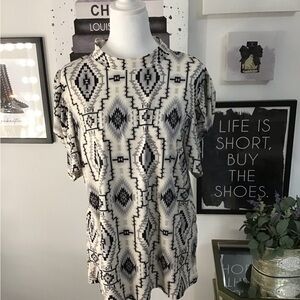 Geometric Black and White Short Sleeve Top